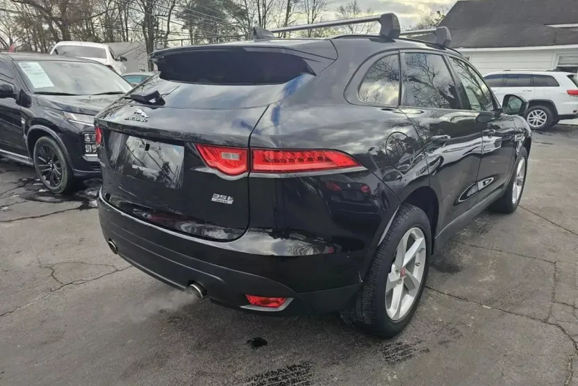 2017 Jaguar F-PACE Premium photo 1