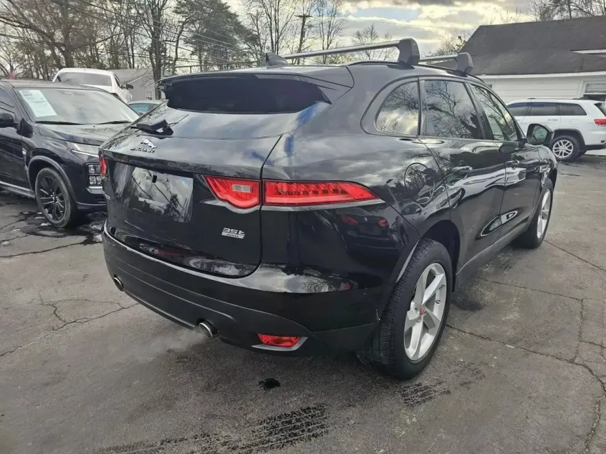2017 Jaguar F-PACE Premium photo 1