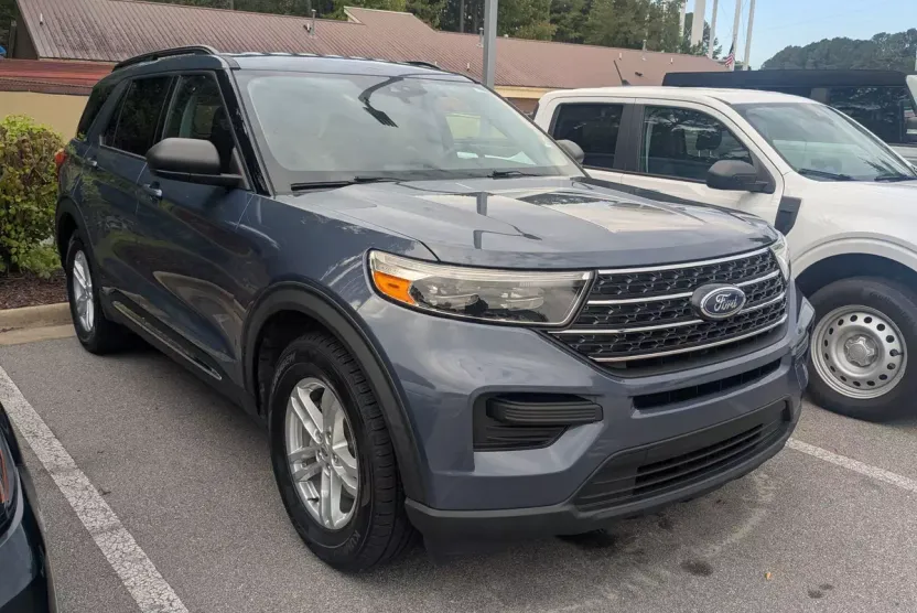 2021 Ford Explorer XLT photo 1