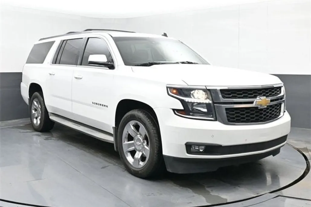 2015 Chevrolet Suburban LT photo 1