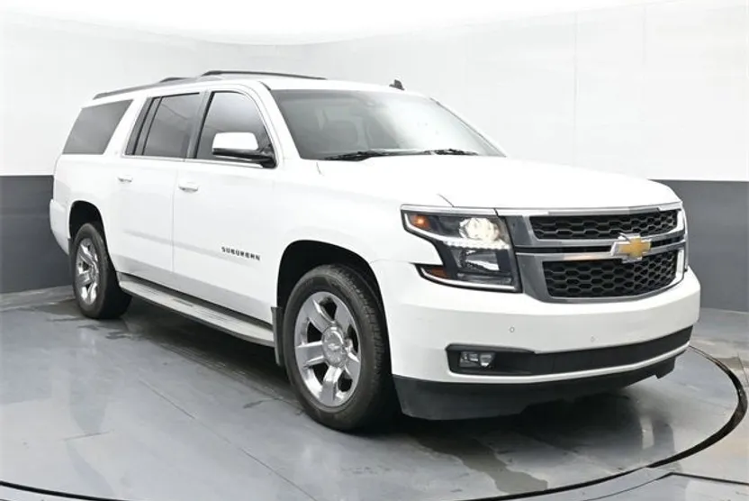 2015 Chevrolet Suburban LT photo 1