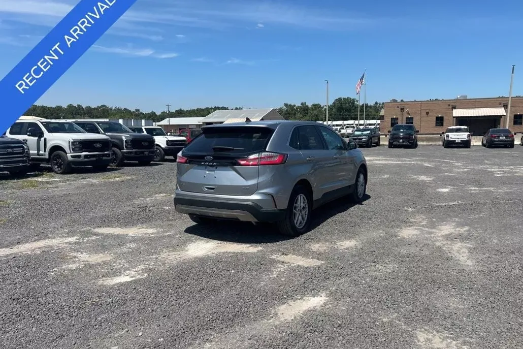 2024 Ford Edge SEL photo 1