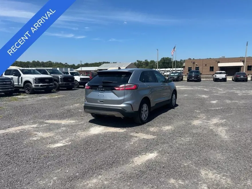 2024 Ford Edge SEL photo 1