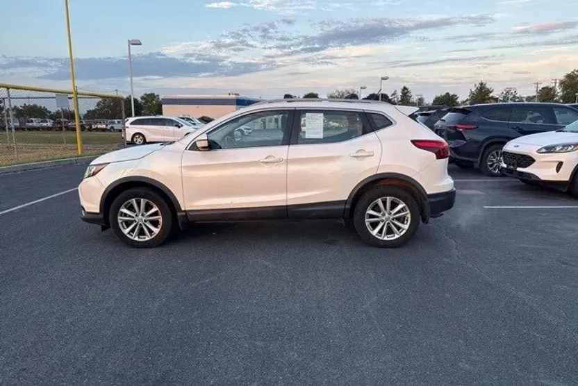 2018 Nissan Rogue Sport SV photo 1