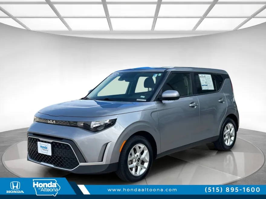 2023 Kia Soul LX photo 1