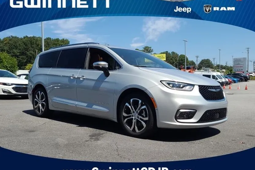 2026 Chrysler Pacifica Pinnacle photo 1