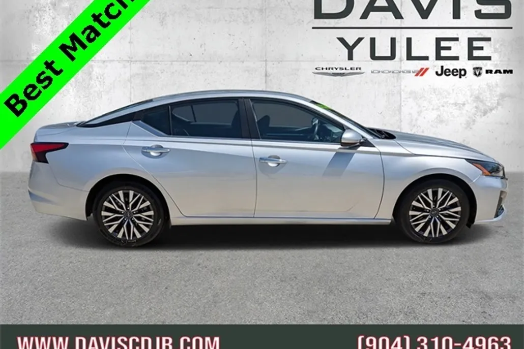 2023 Nissan Altima 2.5 SV photo 1