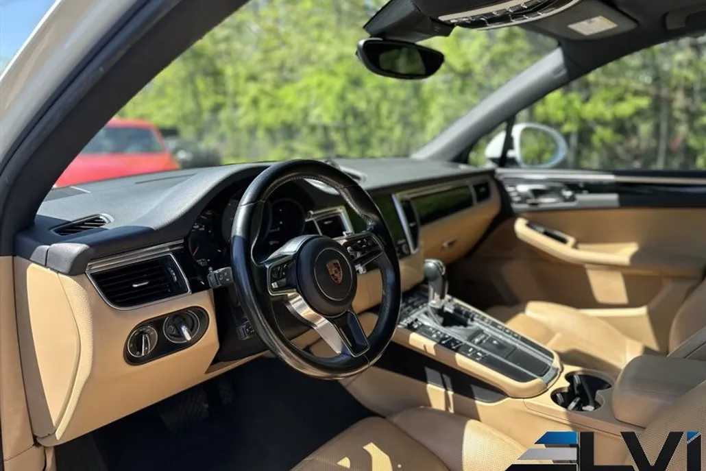2017 Porsche Macan S photo 1