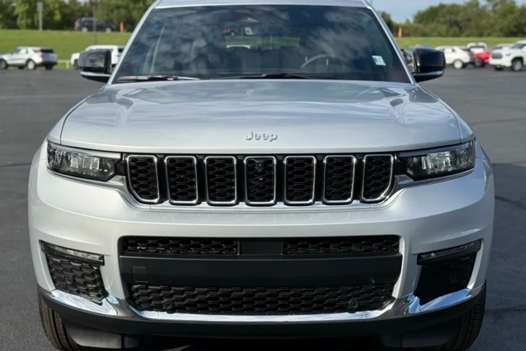 2025 Jeep Grand Cherokee Limited photo 1