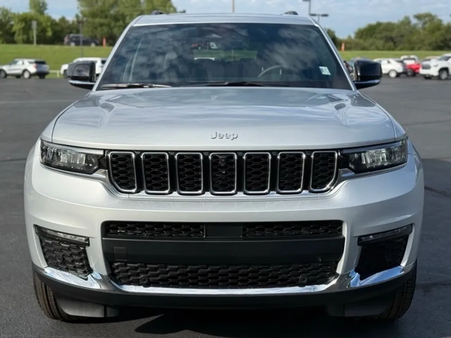 2025 Jeep Grand Cherokee Limited photo 1