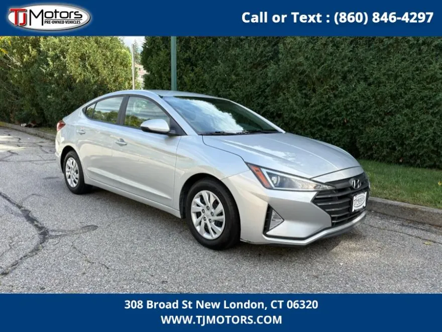 2019 Hyundai Elantra SE photo 1