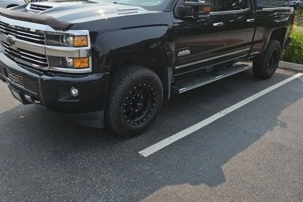 2017 Chevrolet Silverado 3500HD High Country photo 1