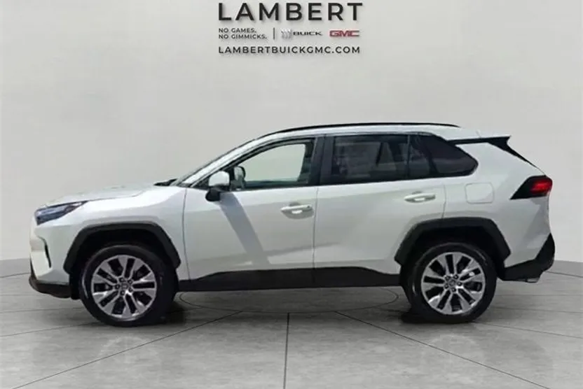 2022 Toyota RAV4 XLE Premium photo 1