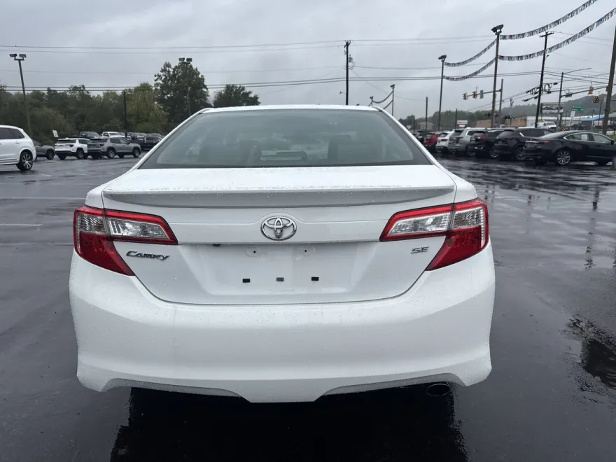 2014 Toyota Camry L photo 1