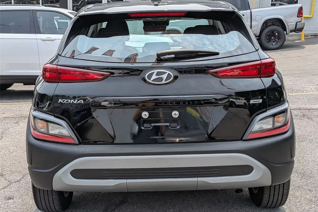 2023 Hyundai Kona SE photo 1