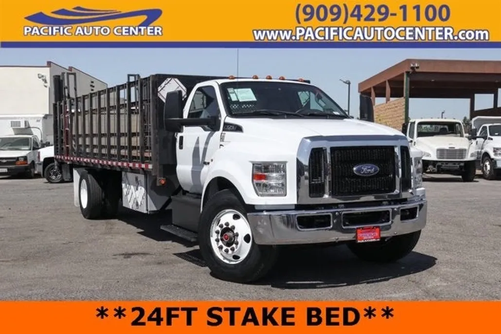 2022 Ford F-750 SuperCab photo 1