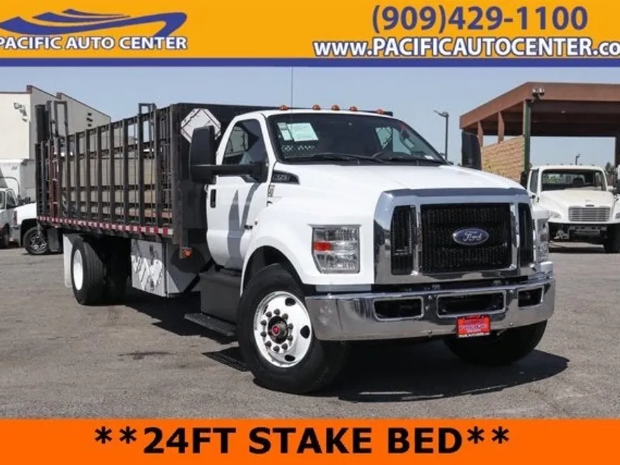 2022 Ford F-750 SuperCab photo 1