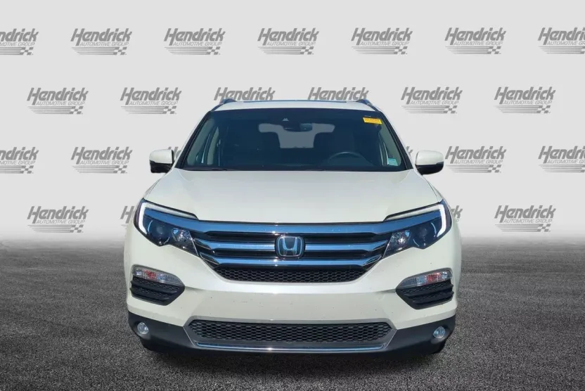 2017 Honda Pilot Touring photo 1