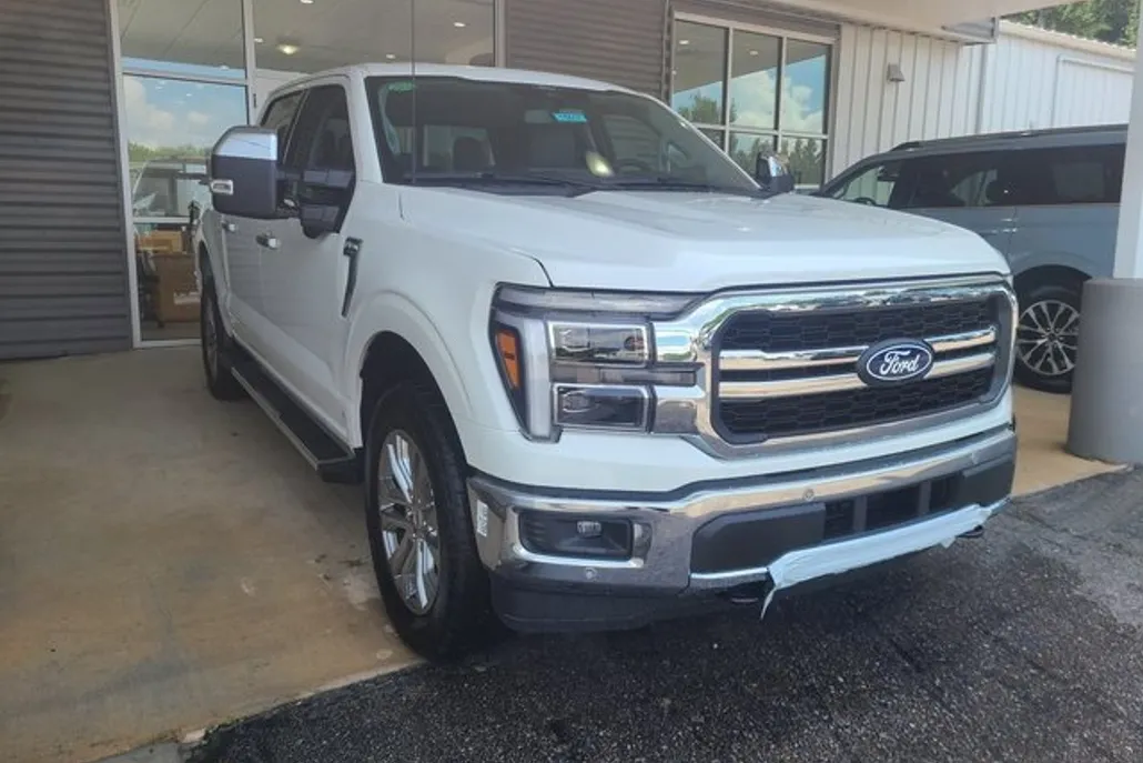 2025 Ford F-150 Lariat photo 1