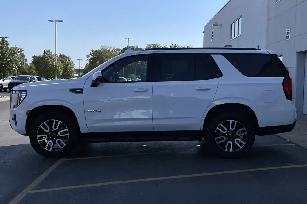 2024 Gmc Yukon AT4 photo 1