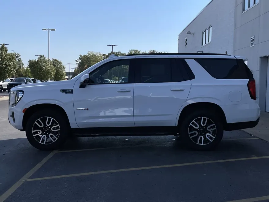 2024 Gmc Yukon AT4 photo 1
