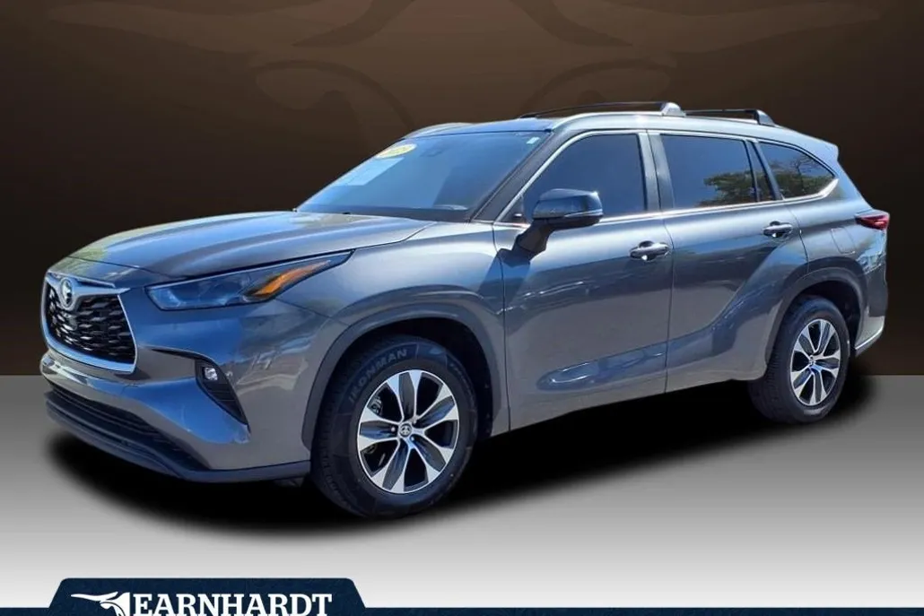 2023 Toyota Highlander L photo 1