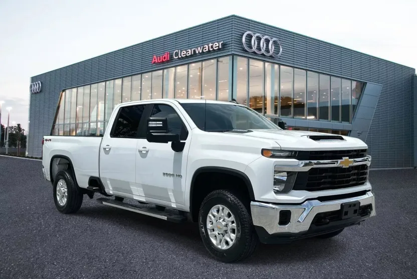 2024 Chevrolet Silverado 3500HD LT photo 1