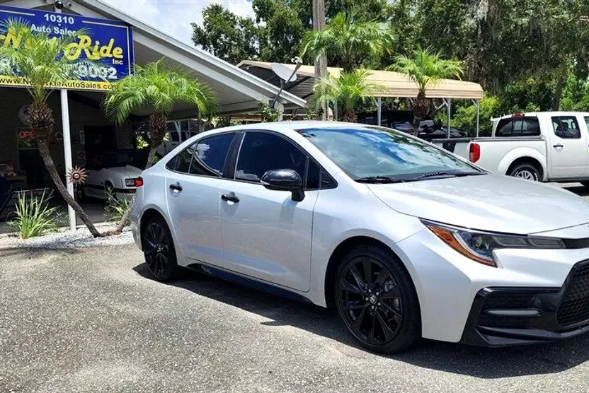 2020 Toyota Corolla SE photo 1