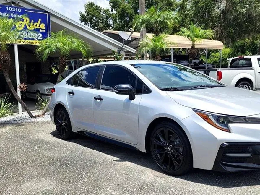 2020 Toyota Corolla SE photo 1