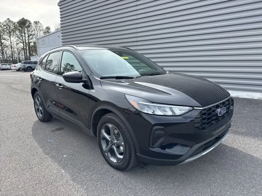 2025 Ford Escape ST-Line photo 1