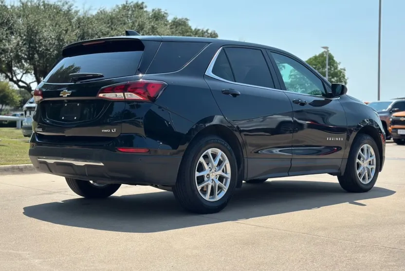 2024 Chevrolet Equinox LT photo 1