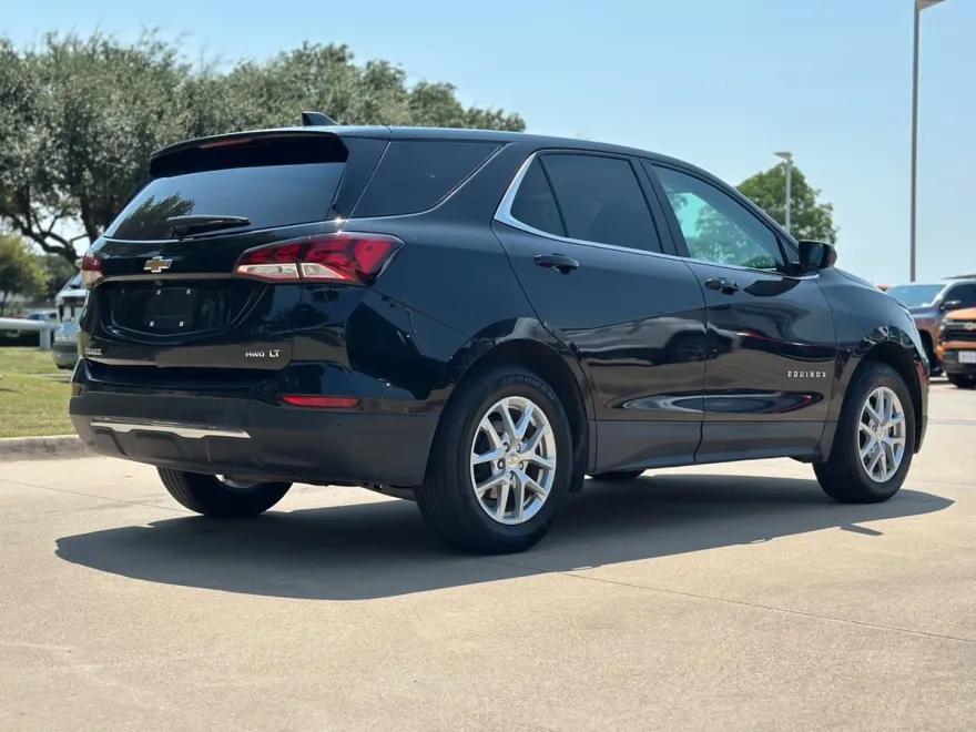 2024 Chevrolet Equinox LT photo 1