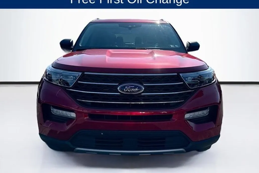 2023 Ford Explorer XLT photo 1
