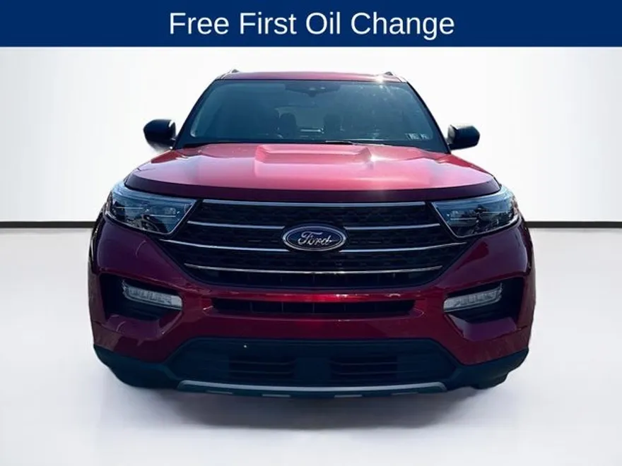 2023 Ford Explorer XLT photo 1
