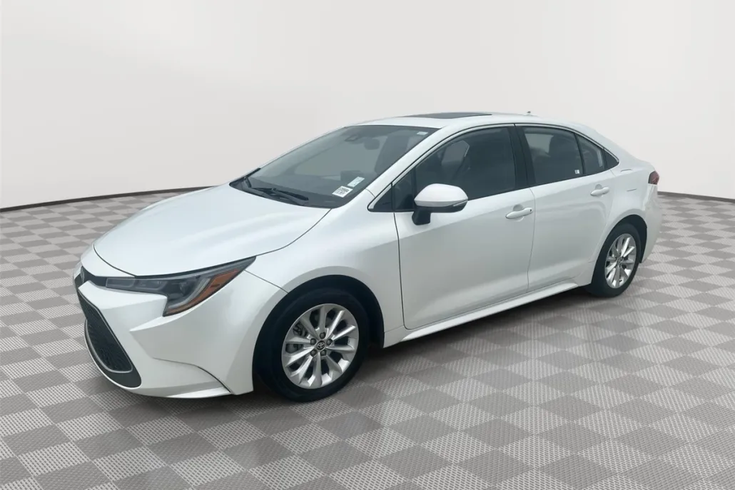 2022 Toyota Corolla XLE photo 1