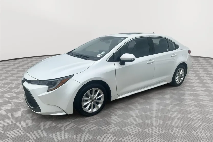 2022 Toyota Corolla XLE photo 1