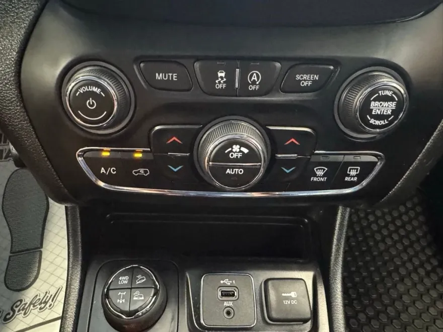 2022 Jeep Cherokee Trailhawk photo 18