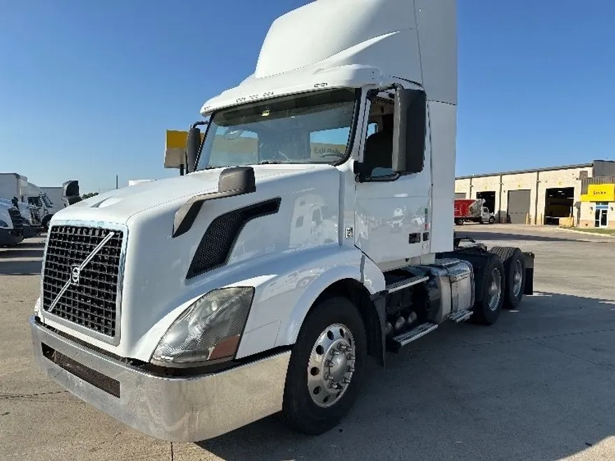 2015 Volvo Truck VNL photo 1