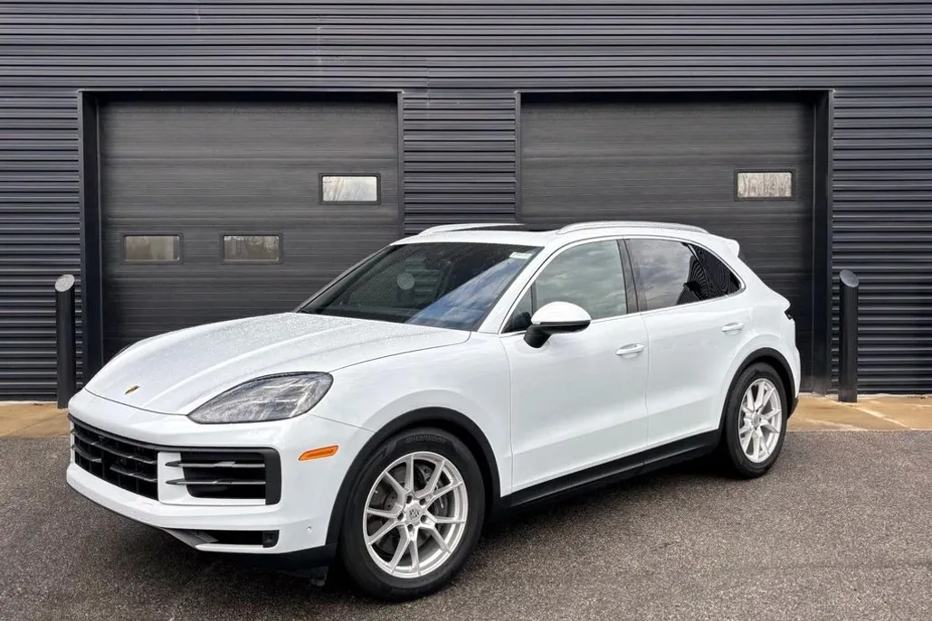 2024 Porsche Cayenne photo 1