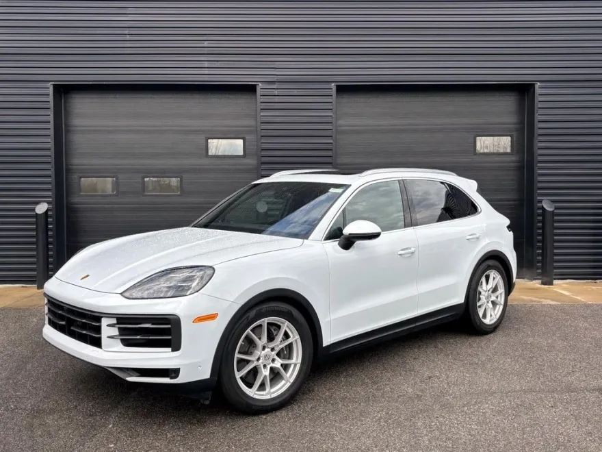2024 Porsche Cayenne photo 1