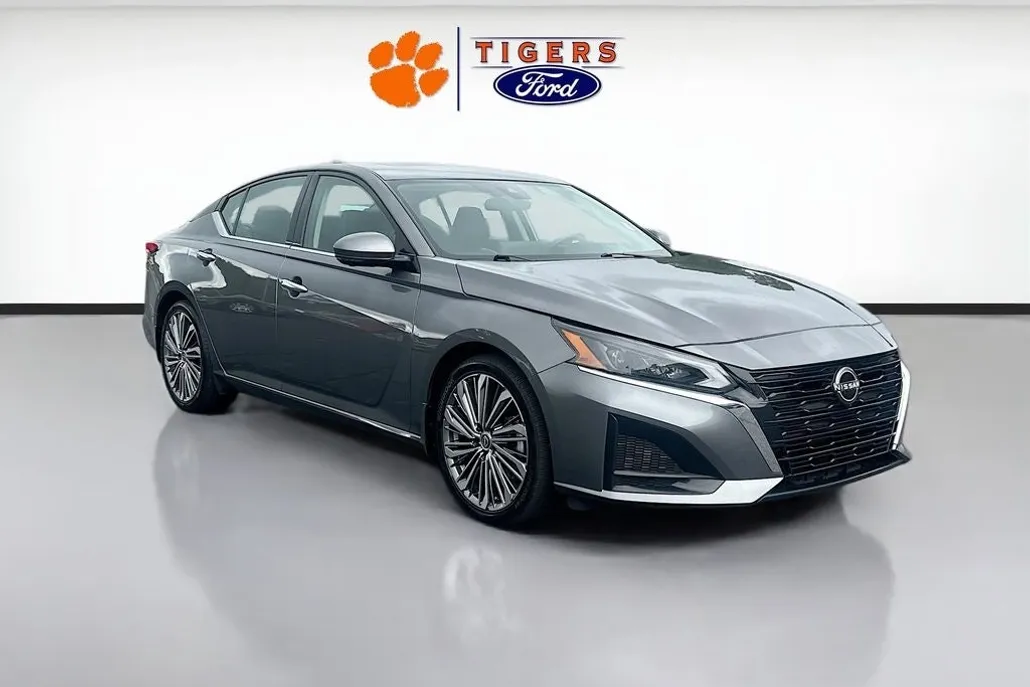 2024 Nissan Altima 2.5 SL photo 1