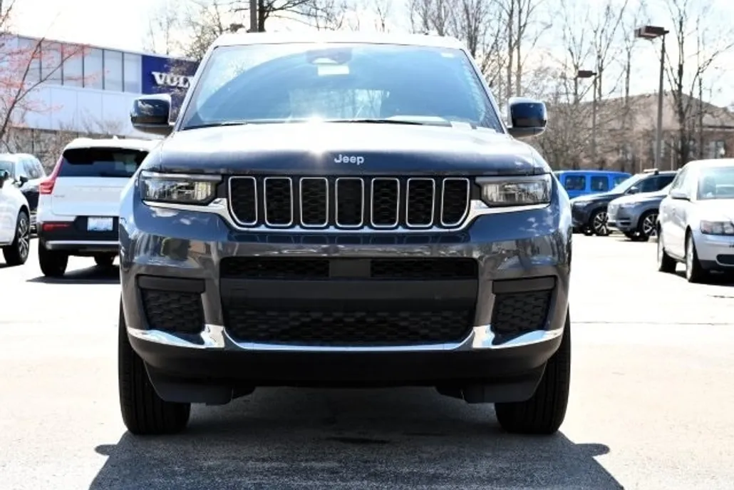2024 Jeep Grand Cherokee Laredo photo 1
