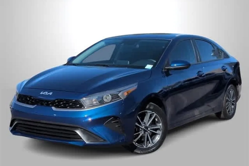 2023 Kia Forte LXS photo 1