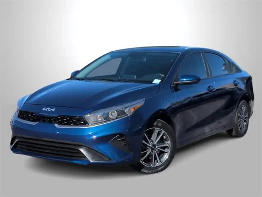 2023 Kia Forte LXS photo 1