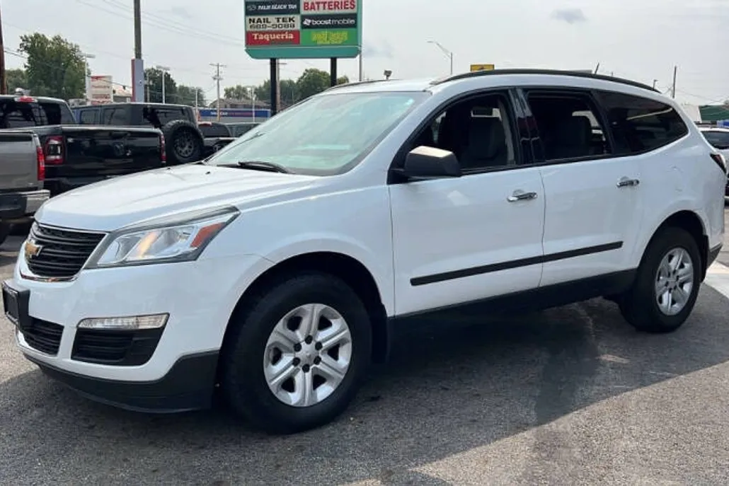 2017 Chevrolet Traverse LS photo 1