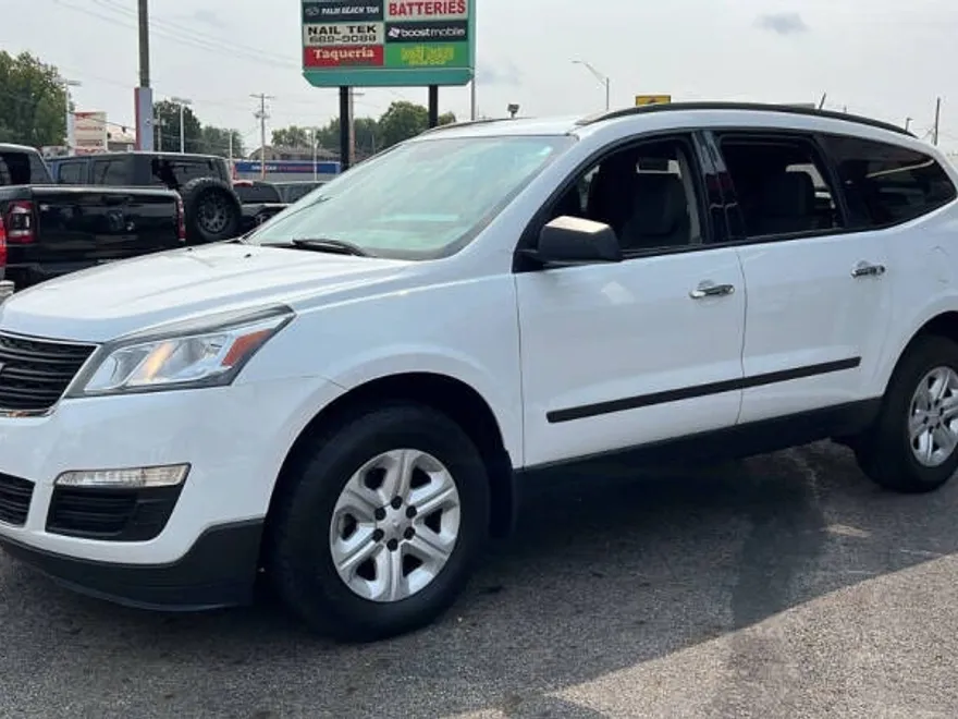 2017 Chevrolet Traverse LS photo 1