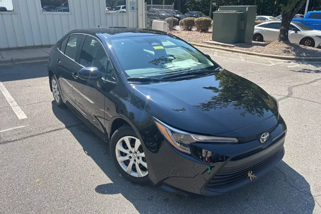 2026 Toyota Corolla LE photo 1