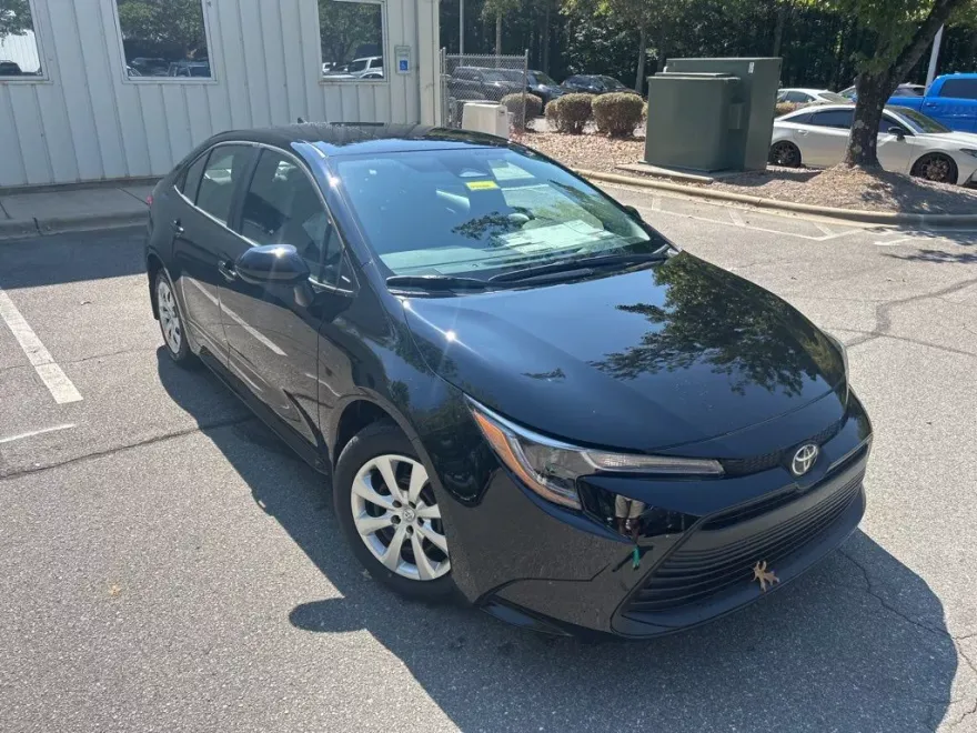 2026 Toyota Corolla LE photo 1