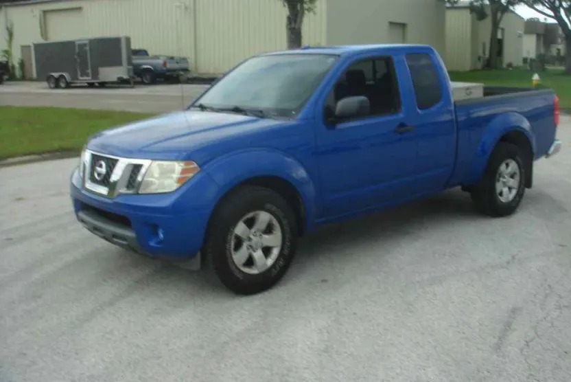 2013 Nissan Frontier SV photo 1
