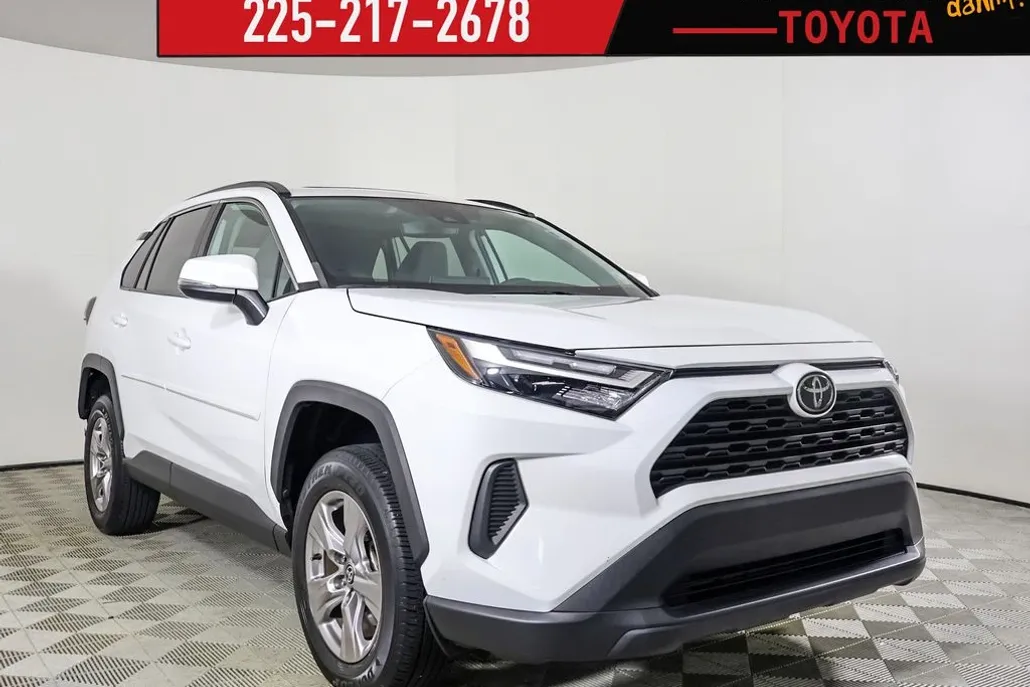 2023 Toyota RAV4 XLE photo 1